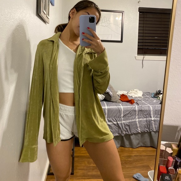 Green button down - Picture 2 of 5